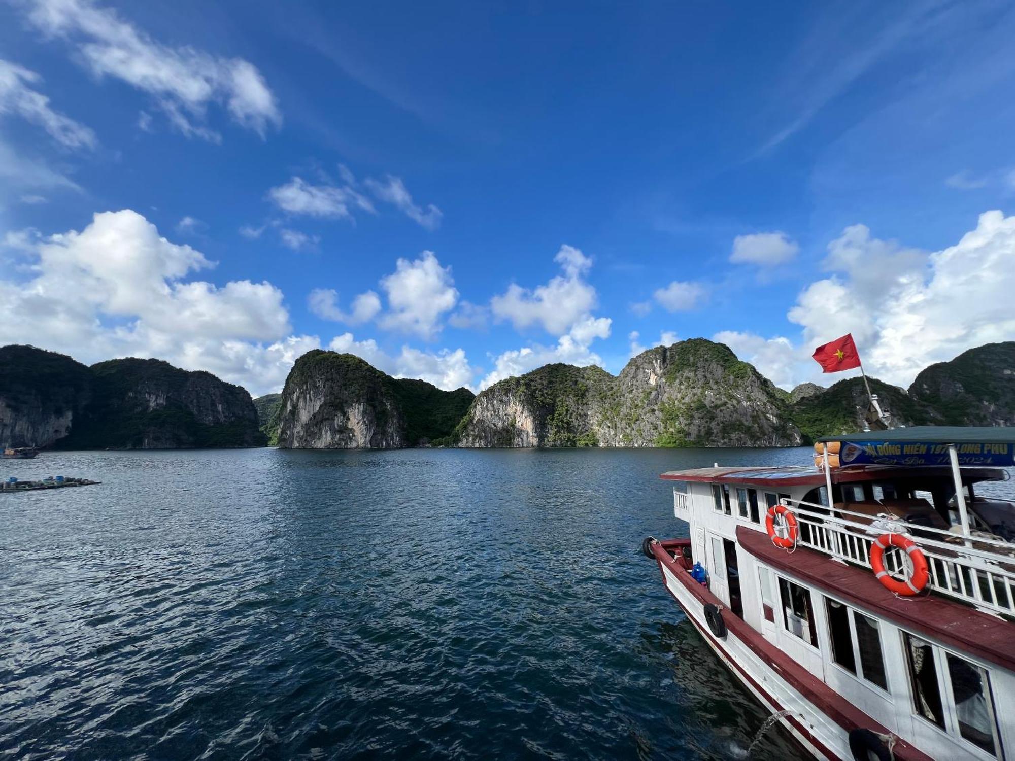 Mb Central Hotel Cat Ba Island Esterno foto