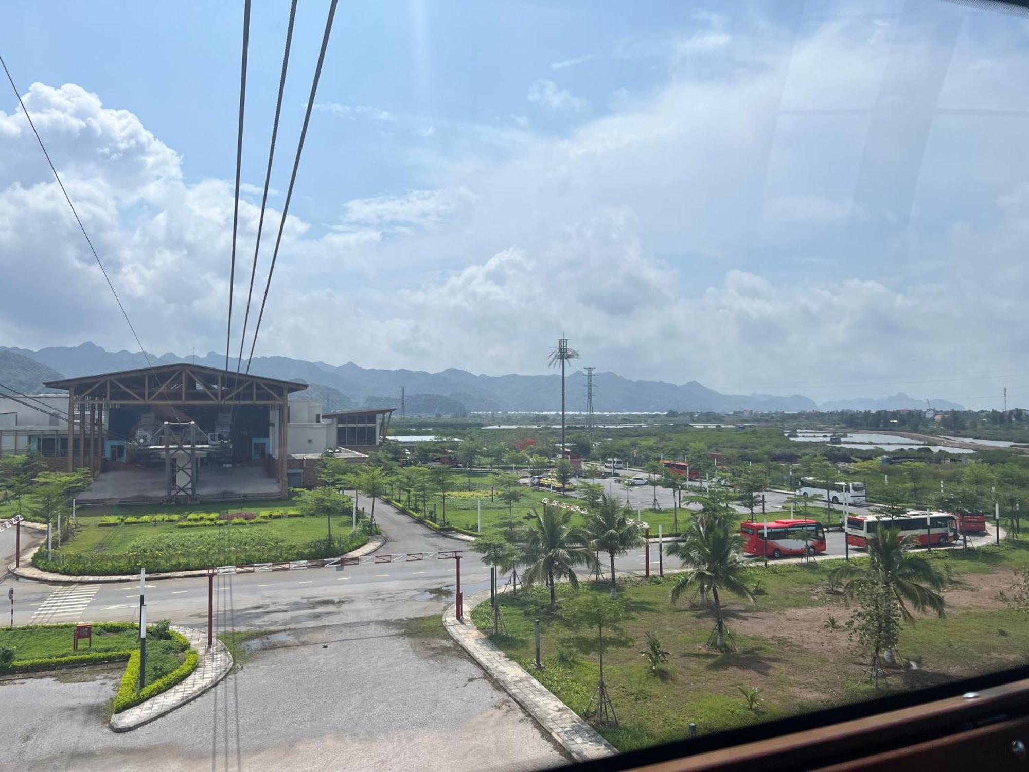 Mb Central Hotel Cat Ba Island Esterno foto